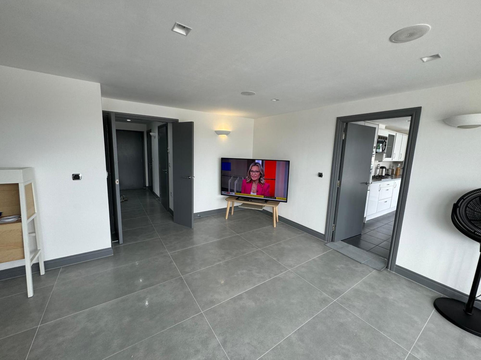 Long Letting - Luxurious 3 Bedroom Penthouse In City Centre - Parking Included! Челмсфорд Экстерьер фото