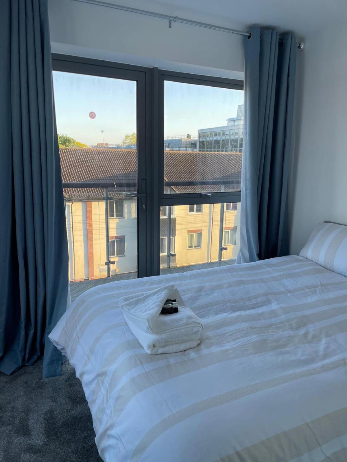 Long Letting - Luxurious 3 Bedroom Penthouse In City Centre - Parking Included! Челмсфорд Экстерьер фото